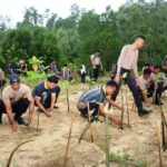 Sambut Hari Bhayangkara ke-80, Polres PPU Tanam 1.000 Mangrove di Pesisir Pantai