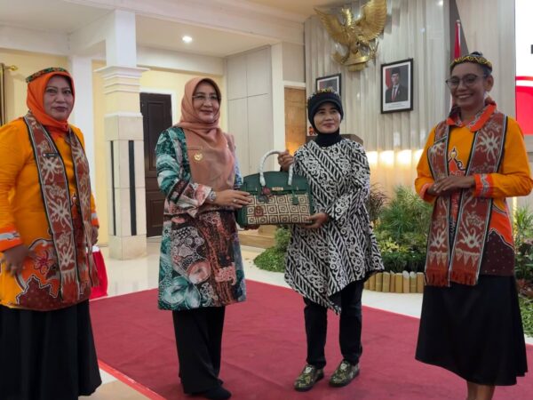 Batik hingga Kriya Lokal Berau Didorong Jadi Oleh-Oleh Wajib untuk Tamu Daerah