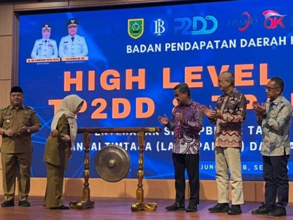 Serahkan SPPT PBB-P2 2026, Bupati Berau Ingatkan Pentingnya Kesadaran Pajak