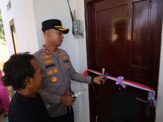Polres PPU Serahkan Hasil Bedah Rumah kepada Warga Desa Semoi II