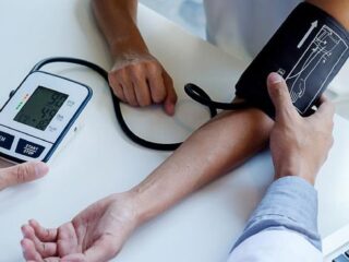 7 Cara Efektif Mengontrol Tekanan Darah Tinggi Secara Alami, Tidak Selalu Harus Bergantung pada Obat