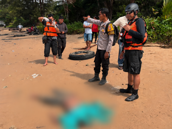 Tim SAR Temukan Nelayan Korban Kapal Terbalik di Muara Manggar  