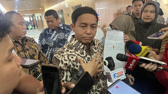 Menhut Raja Juli Lapor ke KPK Usai Akui Kembalikan Amplop Bupati Kuansing