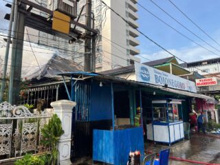 Warung Makan di Jalan Flores Hangus Dilalap Si Jago Merah