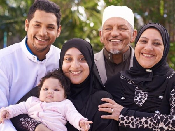 Tinggal Serumah dengan Mertua? Begini Solusi Menurut Islam agar Rumah Tangga Tetap Harmonis