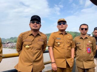 Tinjau Langsung Jembatan Mahulu, Rudy Perintahkan Perbaikan, Pasang Lampu hingga CCTV