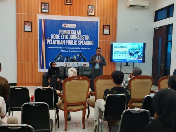 Wartawan Kukar Dibekali Kode Etik, Ahli Pers: Kecepatan Bukan Segalanya