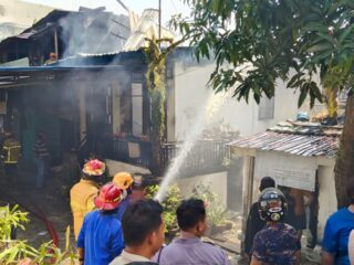 Tinggal Sendirian, Rumah Lansia di Gunung Sari Ilir Terbakar