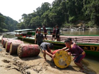 Debit Sungai Mahakam Susut, Pertamina Optimalkan Distribusi BBM untuk Masyarakat Kabupaten Mahakam Ulu