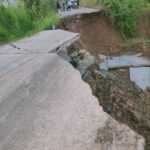 Jalan Poros Amblas, Ribuan Warga 10 Desa di Kecamatan Muara Muntai Terisolasi