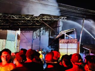 Gudang Rongsokan di Damanhuri Terbakar, Satu Truk Ikut Ludes Dilahap Api