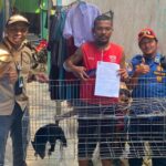 BKSDA dan Damkar Berau Evakuasi Anakan Beruang Madu dari Rumah Warga