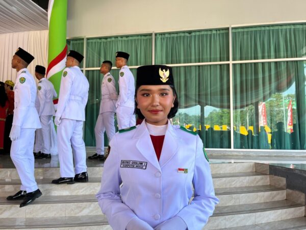 Siswi SMAN 2 Berau Terpilih Jadi Pembawa Baki HUT ke-81 RI di Kaltim