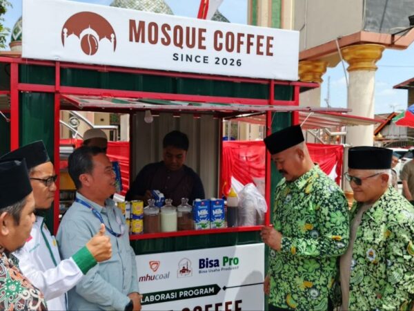 Marbot dan Remaja Masjid Al-Mizan Buka Usaha Pentol dan 'Mosque Coffee"
