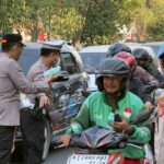 10 Ribu Masker Dibagikan di Simpang Mal Lembuswana, Antisipasi Dampak Kabut Asap Karhutla