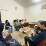 Perkuat Sinergi, Bawaslu Samarinda Kunjungi Redaksi Headlinekaltim.co