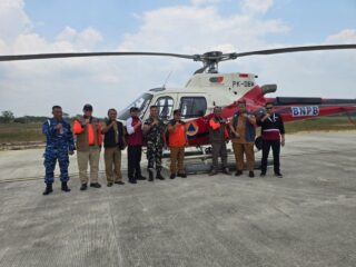 Kecamatan Bantuas Sasaran Pertama Water Bombing, Helikopter BNPB Tiba di Samarinda