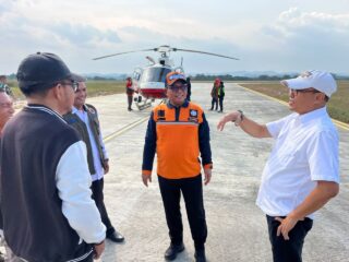 Bara Api Masih Ada di Bawah Permukaan, Water Bombing Dipadukan Pemadaman di Darat