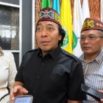 Rapat Soal Karhutla di Samarinda, Komeng Masih Berseloroh: "Awas ya, Awas!"