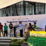 Sebanyak 1.491 Warga Loa Bakung Terima Bantuan Pangan untuk Alokasi Juli-September