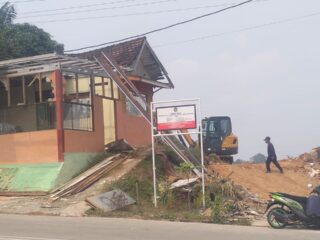Bangunan Liar Berusia 21 Tahun Akhirnya Dibongkar di Kelurahan Baru