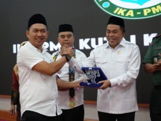 Hadiri Pelantikan IKA PMII Kukar, Ketua DPRD Ahmad Yani Terima Penghargaan