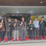 Usai Dilantik, Turun dari Pesawat, Rektor Baru Unmul Langsung ke Rektorat