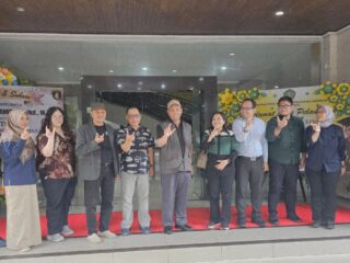 Usai Dilantik, Turun dari Pesawat, Rektor Baru Unmul Langsung ke Rektorat