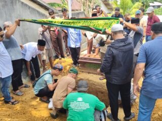 Pengajar Ponpes di Tenggarong Harus Dioperasi karena Luka Bakar 70 Persen, Dua Anaknya Dimakamkan Satu Liang 