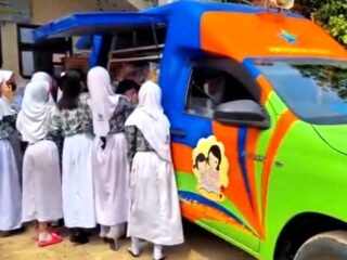 Perpustakaan Keliling Sambangi SDN 001 Rinding, Dispusip Berau Dorong Minat Baca Sejak Dini